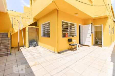 Casa à venda com 200m², 2 quartos e 2 vagas Casa à venda com 200m², 2 quartos e 2 vagasQuintal e Fachada