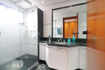 Apartamento à venda com 270m², 4 quartos e 4 vagasBanheiro
