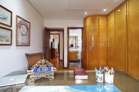 Apartamento à venda com 270m², 4 quartos e 4 vagasQuarto