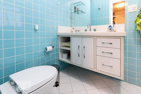 Casa à venda com 250m², 3 quartos e 3 vagas Casa à venda com 250m², 3 quartos e 3 vagasBanheiro da Suite