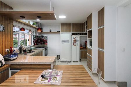 Casa à venda com 250m², 3 quartos e 3 vagas Casa à venda com 250m², 3 quartos e 3 vagasCozinha