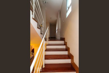 Casa à venda com 250m², 3 quartos e 3 vagas Casa à venda com 250m², 3 quartos e 3 vagasescada