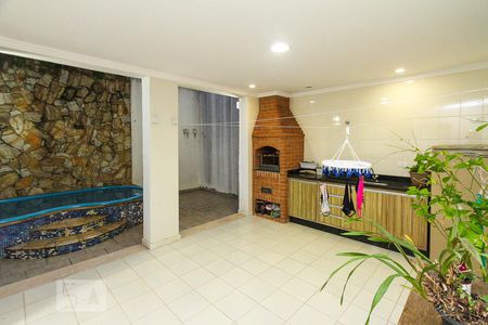 Casa à venda com 250m², 3 quartos e 3 vagas Casa à venda com 250m², 3 quartos e 3 vagasChurrasqueira