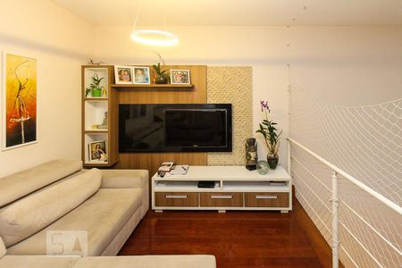 Casa à venda com 250m², 3 quartos e 3 vagas Casa à venda com 250m², 3 quartos e 3 vagasSala de TV