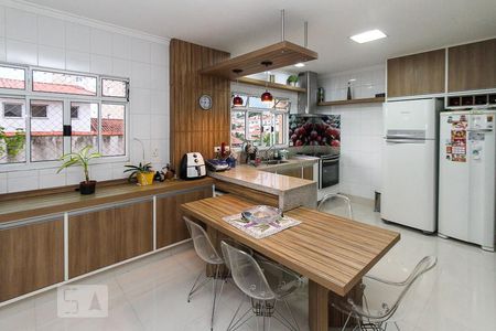 Casa à venda com 250m², 3 quartos e 3 vagas Casa à venda com 250m², 3 quartos e 3 vagasCozinha