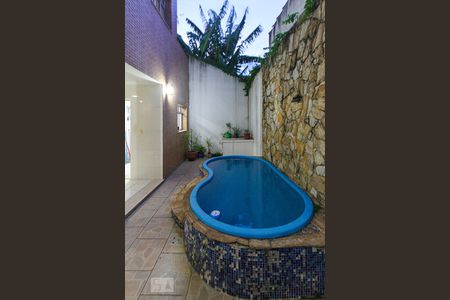 Casa à venda com 250m², 3 quartos e 3 vagas Casa à venda com 250m², 3 quartos e 3 vagasPiscina