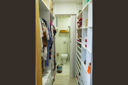 Apartamento à venda com 68m², 2 quartos e sem vagacloset e entrada para o banheiro da situe