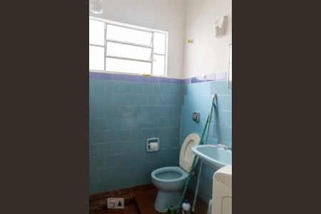 Casa à venda com 81m², 2 quartos e 2 vagas Casa à venda com 81m², 2 quartos e 2 vagasBanheiro