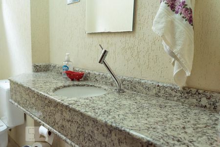 Casa à venda com 170m², 5 quartos e 4 vagasBanheiro 2