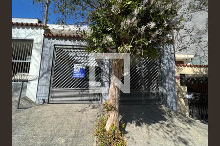 Casa à venda com 160m², 3 quartos e 2 vagas Casa à venda com 160m², 3 quartos e 2 vagasFachada