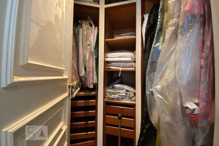 Apartamento para alugar com 470m², 3 quartos e 5 vagasCloset da suíte 1