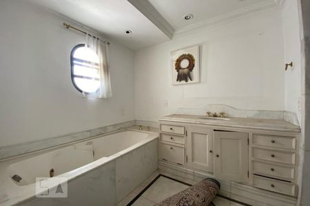 Apartamento para alugar com 470m², 3 quartos e 5 vagasBanheiro da Suíte 2