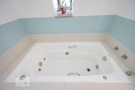 Apartamento para alugar com 148m², 4 quartos e 3 vagas Apartamento para alugar com 148m², 4 quartos e 3 vagasBanheira