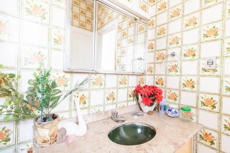 Casa à venda com 160m², 3 quartos e 2 vagasBanheiro