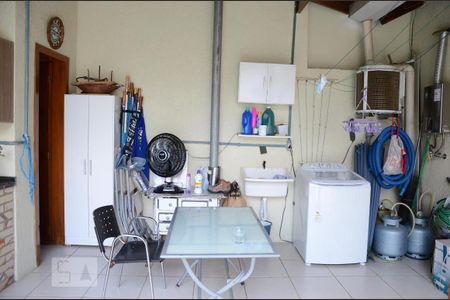 Casa à venda com 110m², 3 quartos e 2 vagasÁrea de Serviço