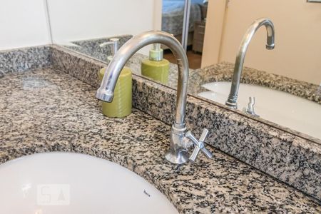 Apartamento para alugar com 76m², 2 quartos e 1 vaga Apartamento para alugar com 76m², 2 quartos e 1 vagaDetalhe do Banheiro da Suíte