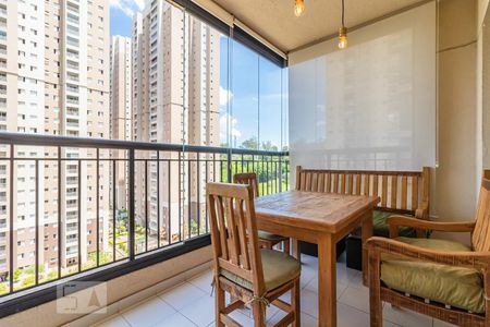 Sala de apartamento para alugar com 2 quartos, 76m² em Jardim Tupanci, Barueri