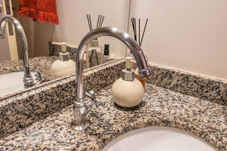 Apartamento para alugar com 76m², 2 quartos e 1 vaga Apartamento para alugar com 76m², 2 quartos e 1 vagaDetalhe do Banheiro Social
