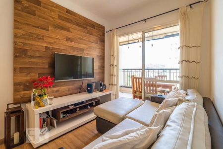 Sala de apartamento para alugar com 2 quartos, 76m² em Jardim Tupanci, Barueri