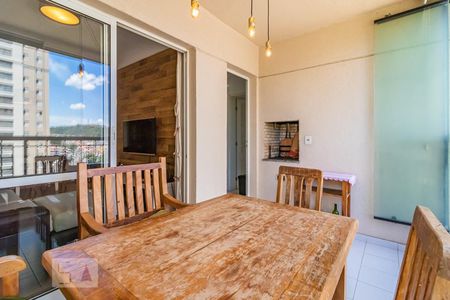 Sala de apartamento para alugar com 2 quartos, 76m² em Jardim Tupanci, Barueri