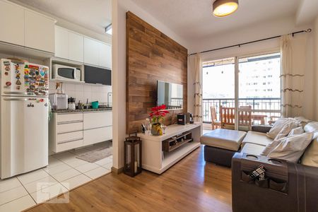 Sala de apartamento para alugar com 2 quartos, 76m² em Jardim Tupanci, Barueri