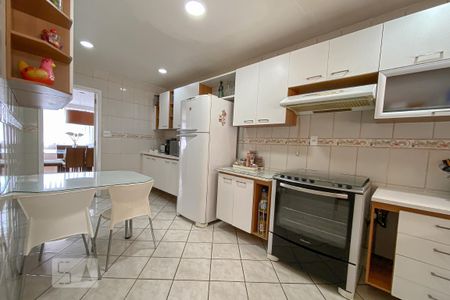 Cozinha de apartamento à venda com 4 quartos, 180m² em Olaria, Rio de Janeiro