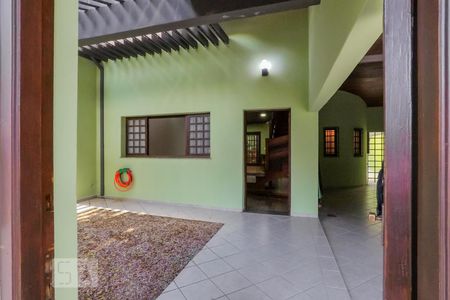 Casa para alugar com 320m², 4 quartos e 3 vagasEntrada