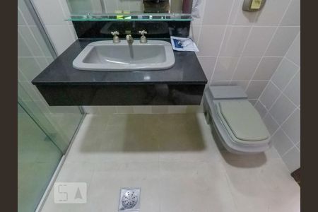 Casa para alugar com 320m², 4 quartos e 3 vagasBanheiro