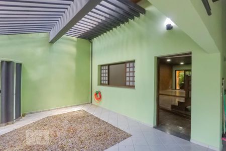 Casa para alugar com 320m², 4 quartos e 3 vagasEntrada