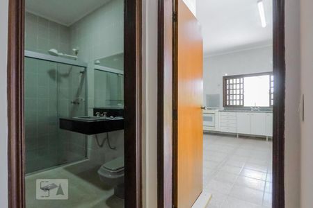 Casa para alugar com 320m², 4 quartos e 3 vagasBanheiro