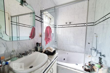 Casa à venda com 440m², 4 quartos e 3 vagasBanheiro