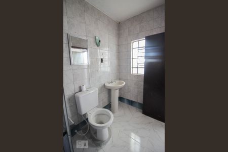 Casa para alugar com 150m², 3 quartos e 1 vaga Casa para alugar com 150m², 3 quartos e 1 vagaBanheiro do Quarto 2