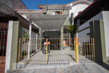 Casa para alugar com 150m², 3 quartos e 1 vaga Casa para alugar com 150m², 3 quartos e 1 vagaFachada
