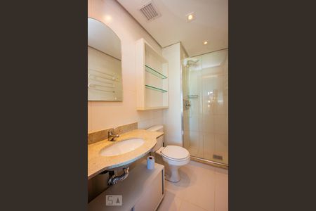 Banheiro de apartamento à venda com 1 quarto, 37m² em Três Figueiras, Porto Alegre