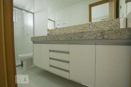 Casa para alugar com 66m², 2 quartos e 1 vagaDetalhe do Banheiro da Suite 2 - Armários