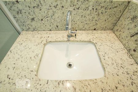 Casa para alugar com 66m², 2 quartos e 1 vagaDetalhe do Banheiro da Suite 1 - Pia