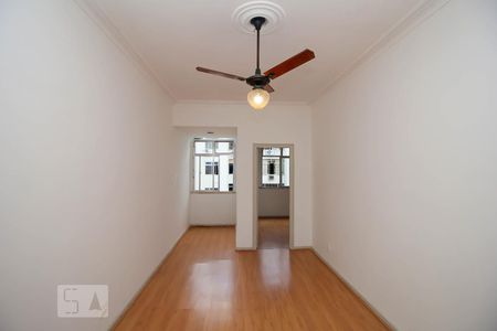 Apartamento para alugar com 70m², 2 quartos e sem vagaSala