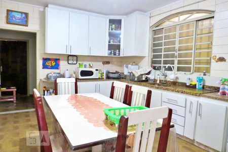 Casa à venda com 300m², 3 quartos e 1 vaga Casa à venda com 300m², 3 quartos e 1 vagaCozinha - Armários