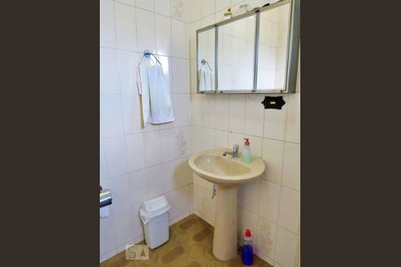 Casa à venda com 300m², 3 quartos e 1 vaga Casa à venda com 300m², 3 quartos e 1 vagaBanheiro da Suíte