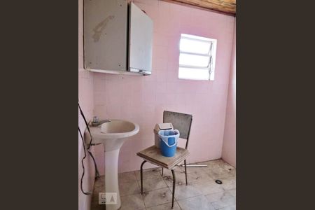 Casa à venda com 300m², 3 quartos e 1 vaga Casa à venda com 300m², 3 quartos e 1 vagaBanheiro de Serviço