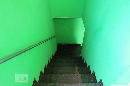 Casa à venda com 300m², 3 quartos e 1 vaga Casa à venda com 300m², 3 quartos e 1 vagaEscada