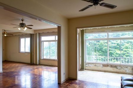 Apartamento à venda com 223m², 4 quartos e 2 vagasSala