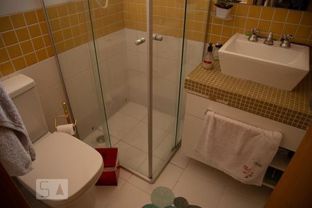 Banheiro de casa de condomínio para alugar com 3 quartos, 120m² em Vila Santo Estéfano, São Paulo