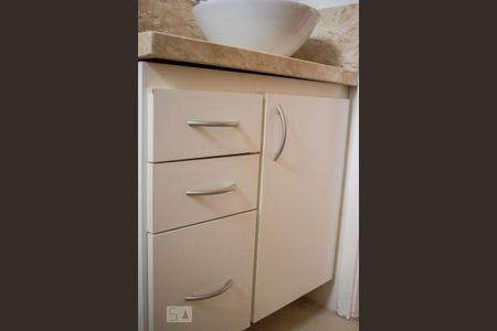 Apartamento para alugar com 62m², 2 quartos e 1 vaga Apartamento para alugar com 62m², 2 quartos e 1 vagaArmário Banheiro