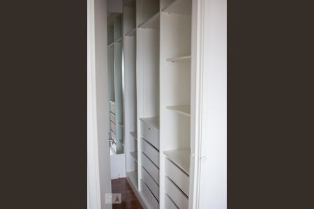Apartamento para alugar com 62m², 2 quartos e 1 vaga Apartamento para alugar com 62m², 2 quartos e 1 vagaCloset da suíte
