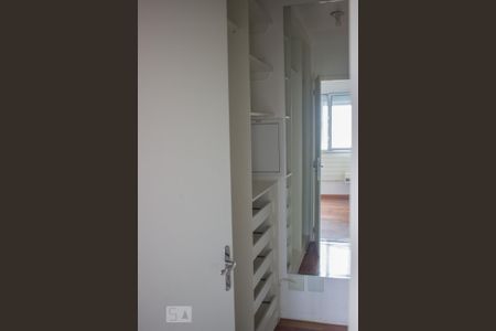 Apartamento para alugar com 62m², 2 quartos e 1 vaga Apartamento para alugar com 62m², 2 quartos e 1 vagaCloset da suíte