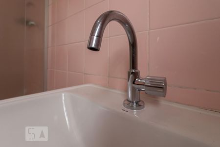 Casa à venda com 600m², 4 quartos e 5 vagasBanheiro 1