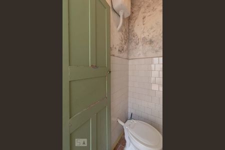 Casa à venda com 600m², 4 quartos e 5 vagasBanheiro de Serviço