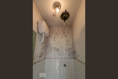 Casa à venda com 600m², 4 quartos e 5 vagasBanheiro de Serviço