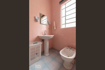 Casa à venda com 600m², 4 quartos e 5 vagasBanheiro 1